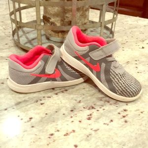 Nike EUC girls tennis shoes